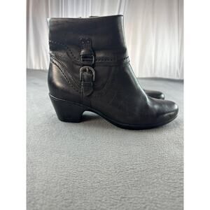 Clarks Boots Womens 7M Black Leather Bootie Zip‎ Up Block Heel Casual Ladies
